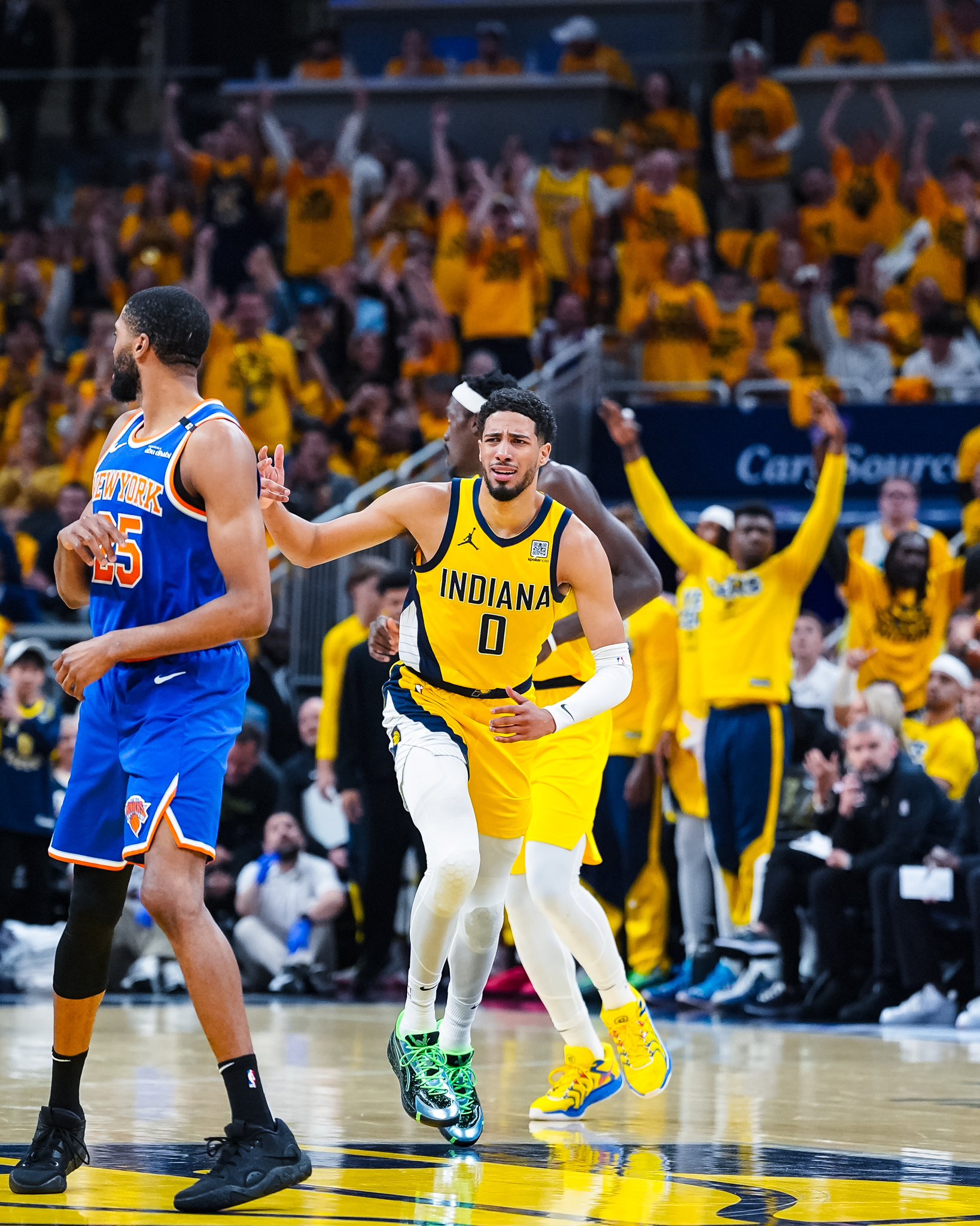 灰熊险胜步行者，福克斯带队取胜