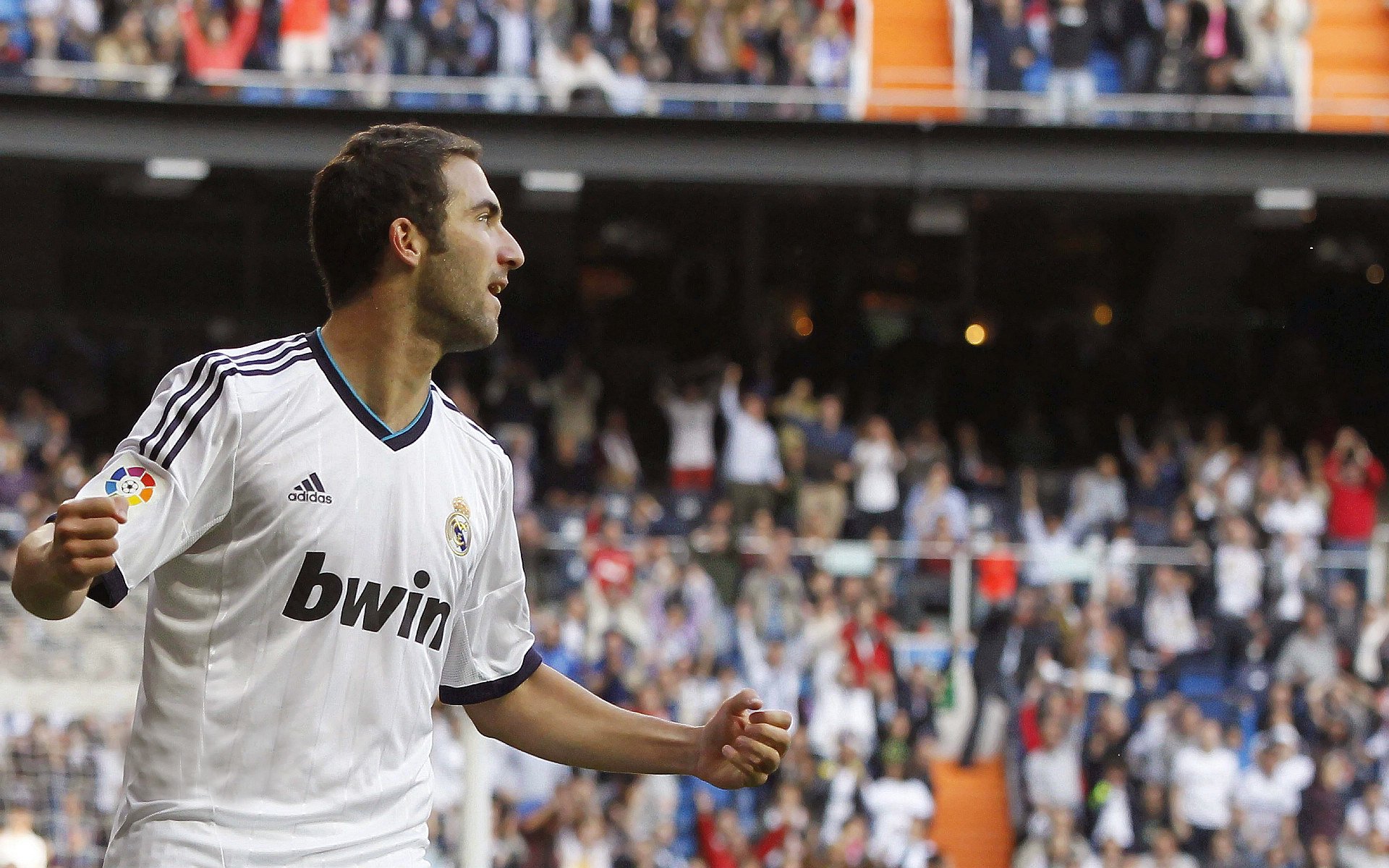 欧冠半决赛焦点战，比利亚雷亚尔狂胜智利，书写黑马传奇