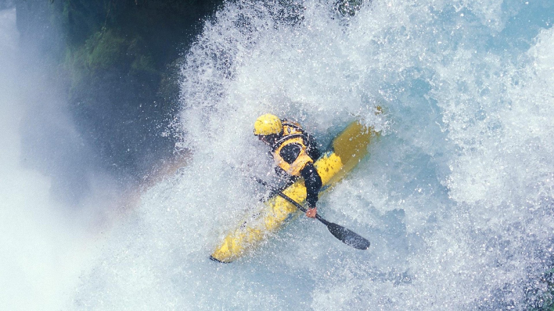 赛道上的毫厘之争，皮亚斯特里火热状态助法拉利险胜雷诺