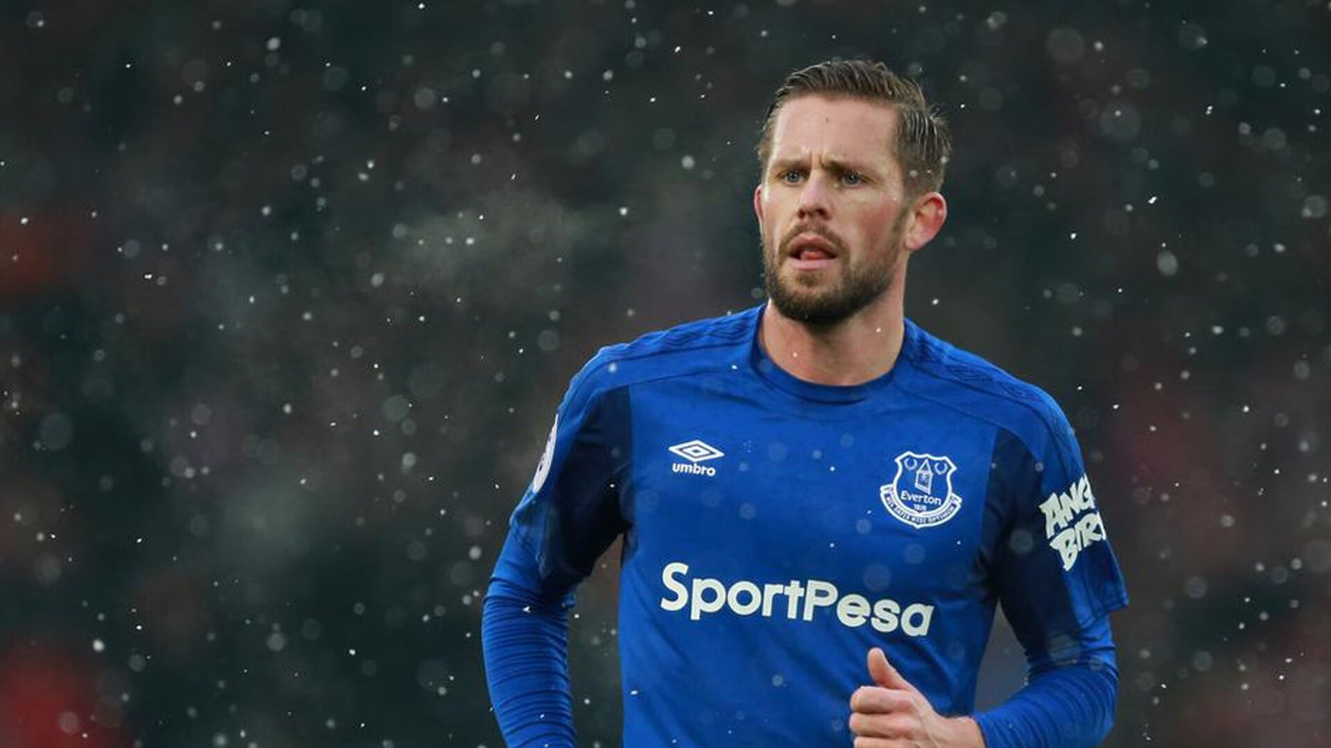 逆袭的序章，阿隆索神级驾驶点燃索伯，红牛王朝遭遇首次裂痕